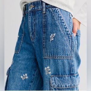 Girls Like New SO Blue Cargo Wide Leg Jeans With White Floral Accents.